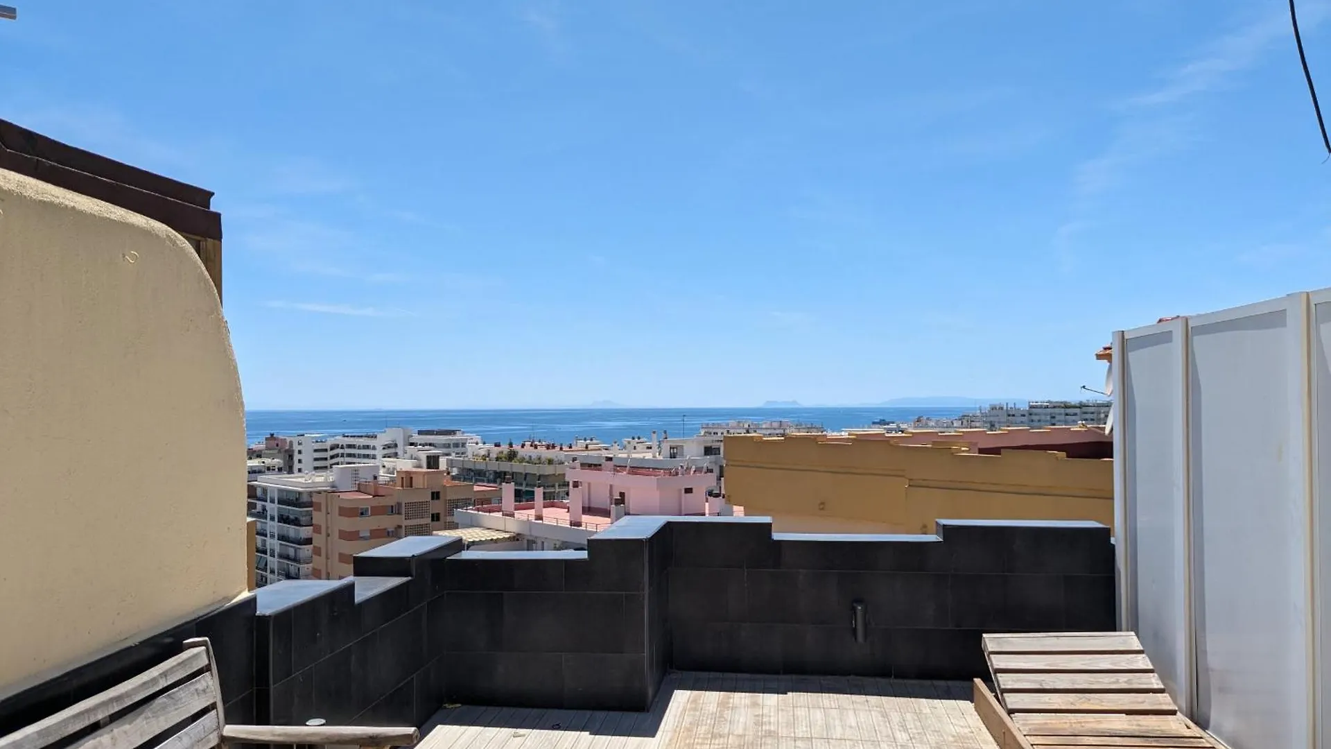 Apartamentos Con Vistas Y Terraza En Marbella