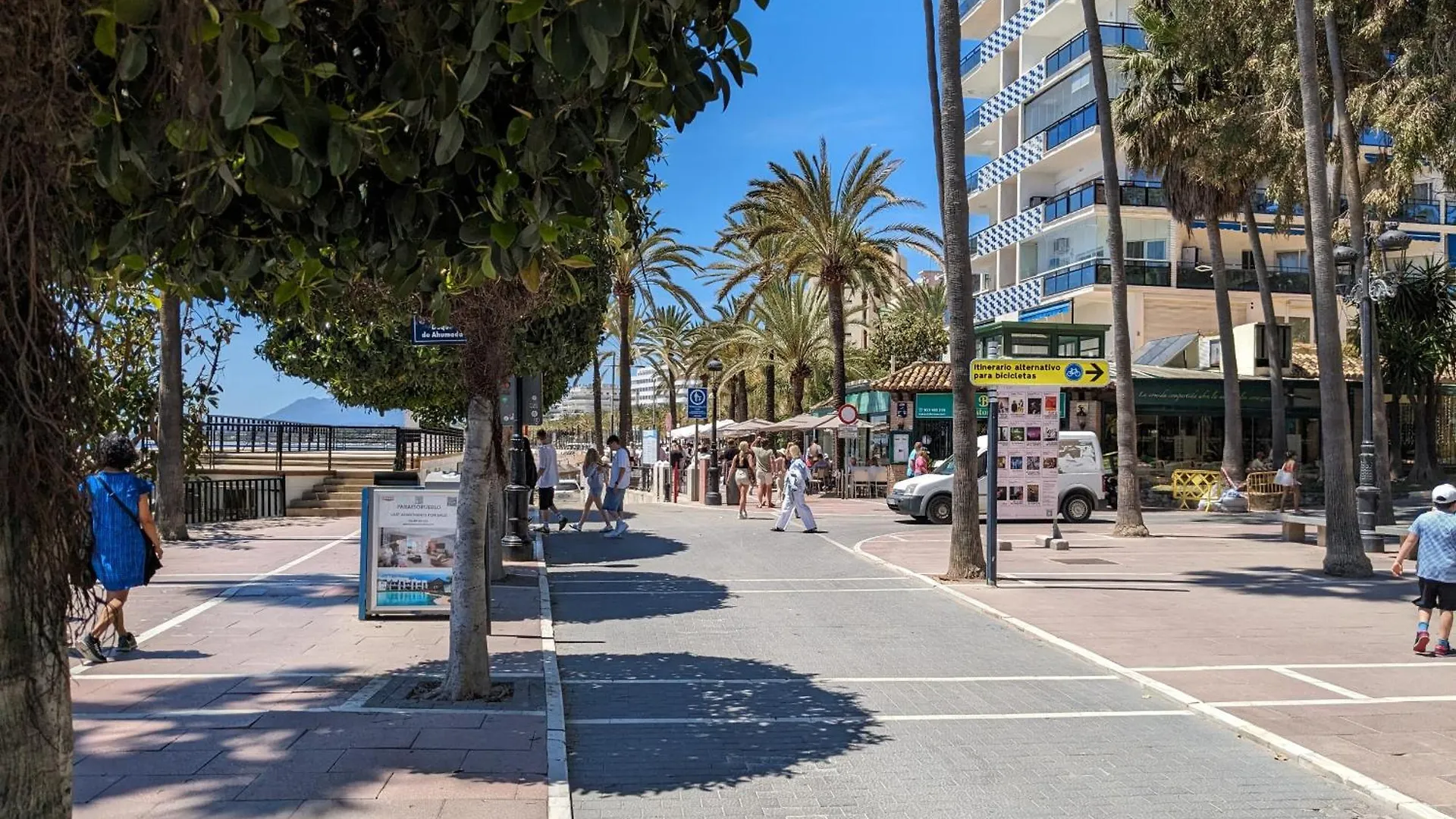 Apartamentos Con Vistas Y Terraza En Marbella