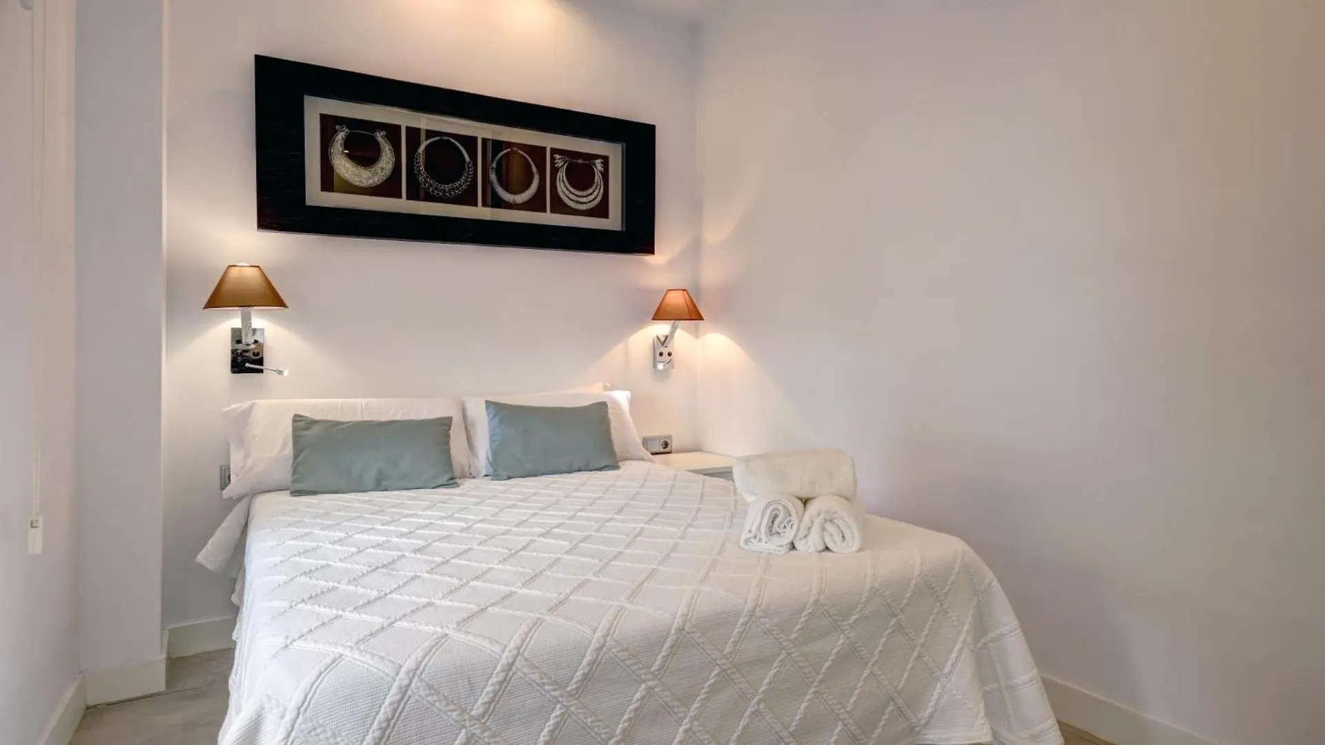 Apartamentos Con Vistas Y Terraza En Marbella