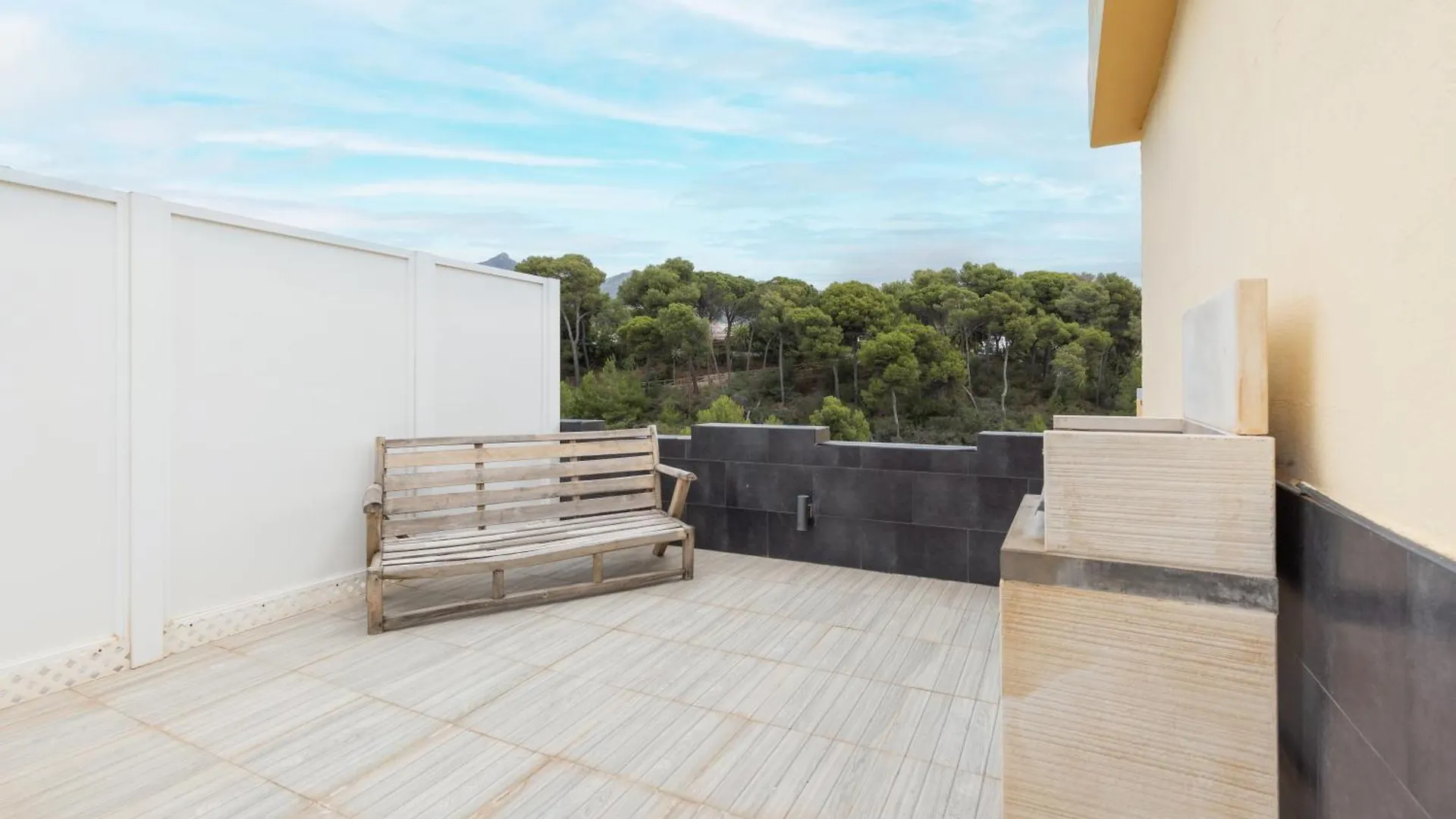 Apartamentos Con Vistas Y Terraza En Marbella Spain