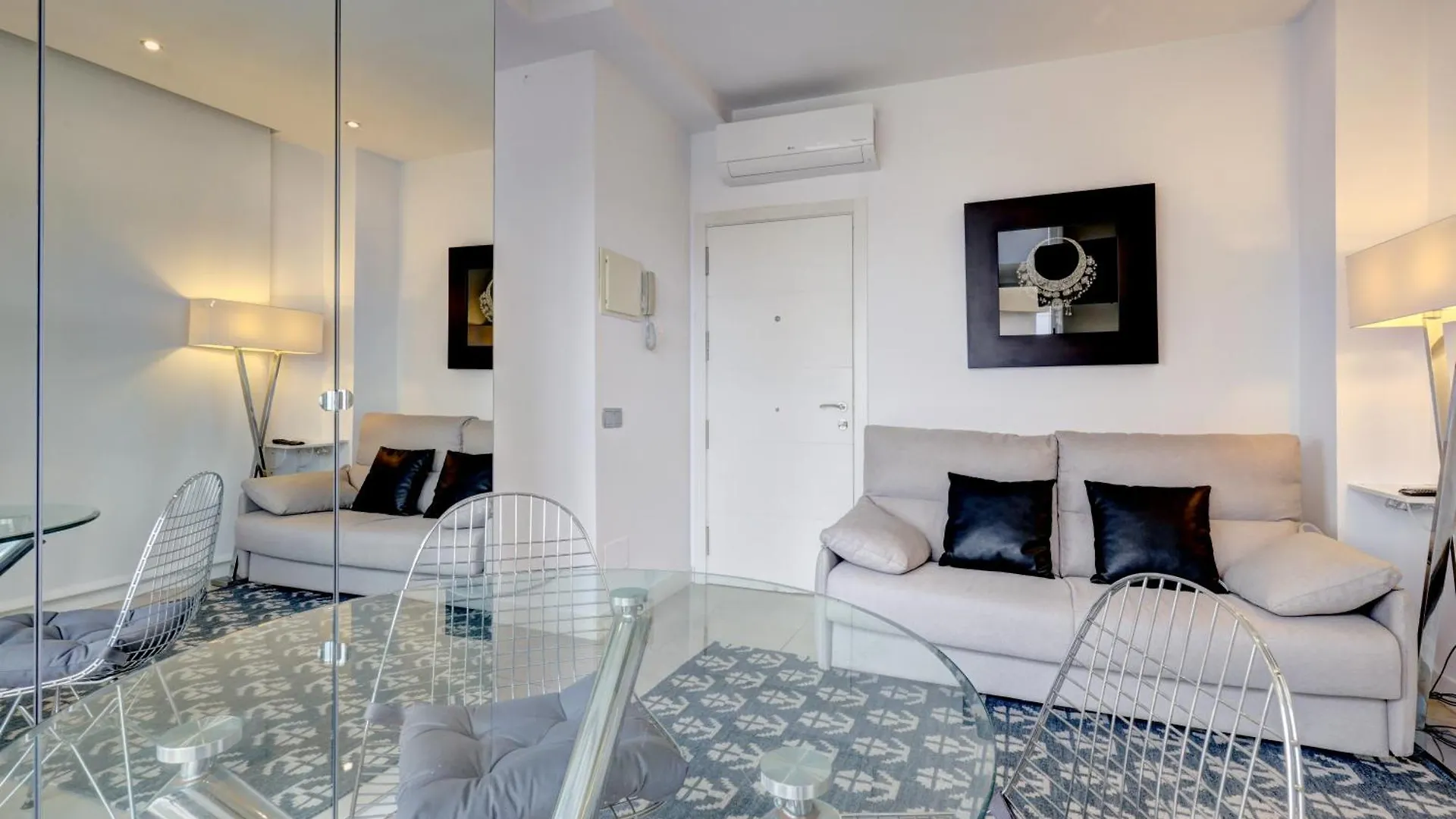Apartamentos Con Vistas Y Terraza En Marbella Spain