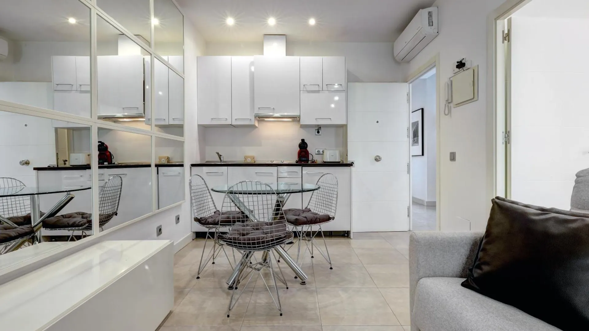 Apartamentos Con Vistas Y Terraza En Marbella