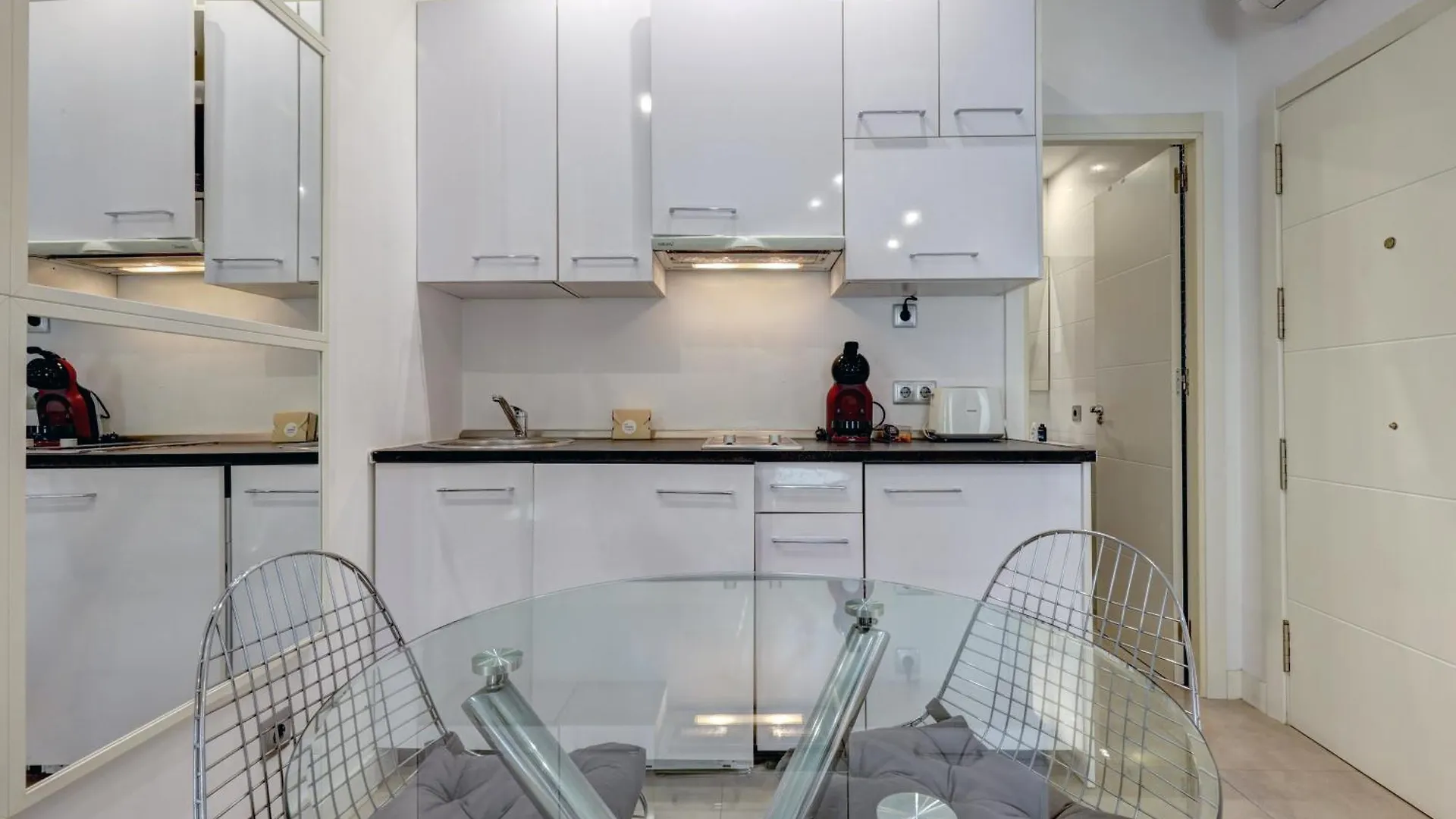 Apartamentos Con Vistas Y Terraza En Marbella Spain
