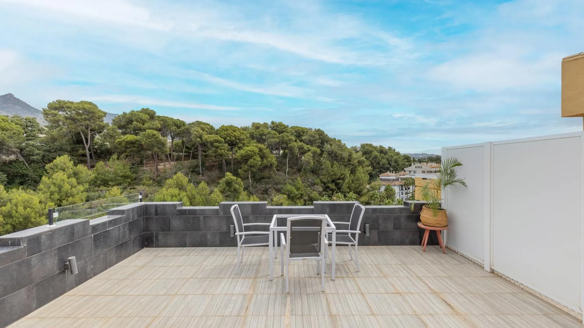 Apartamentos Con Vistas Y Terraza En Marbella Apartment