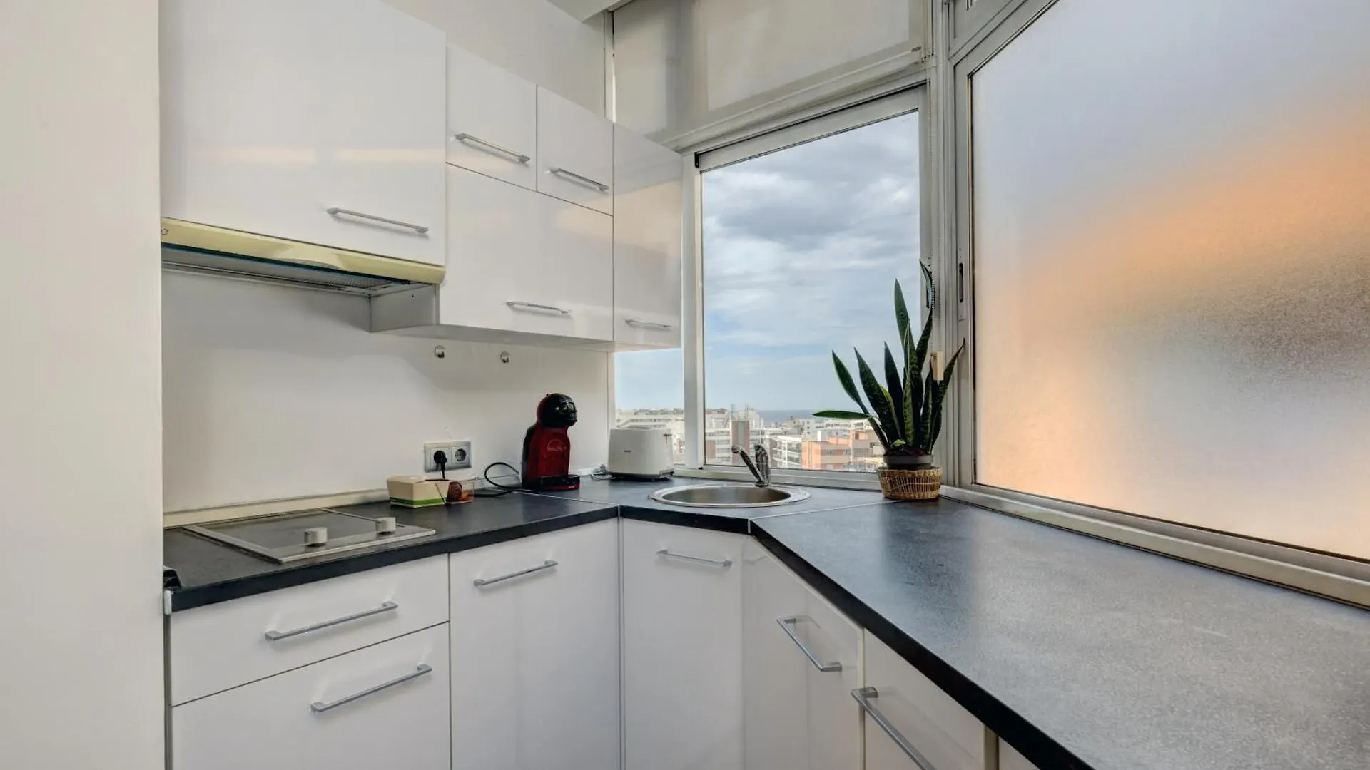 Apartamentos Con Vistas Y Terraza En Marbella