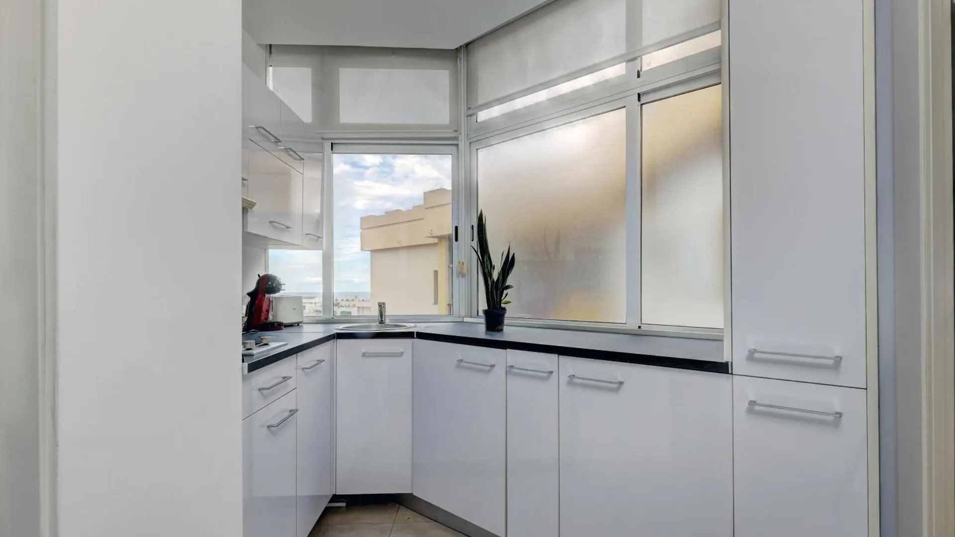 Apartamentos Con Vistas Y Terraza En Marbella Spain
